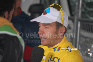 Rinaldo Nocentini (AG2R La Mondiale) en interview à Colmar (528x)