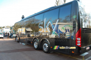 The Team Sky bus (590x)