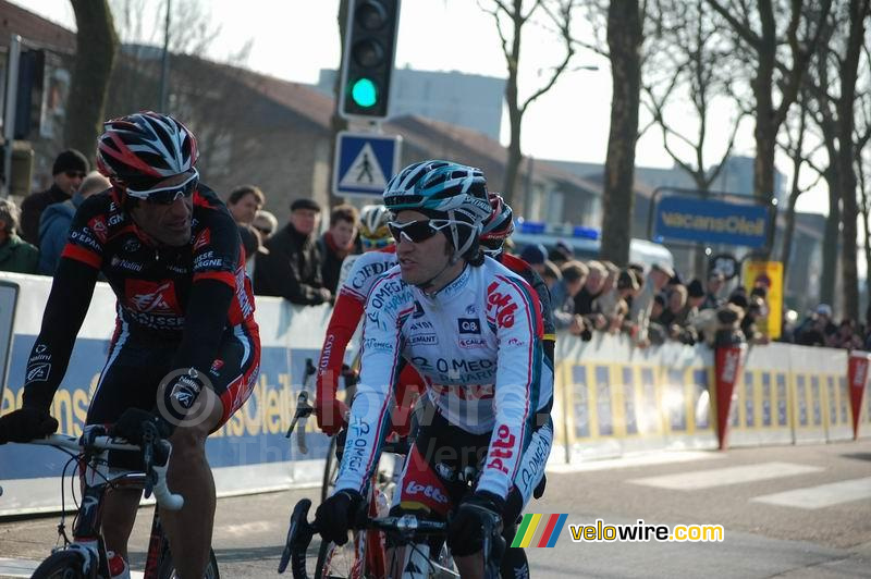 Former team mates Vicente Garcia Acosta (Caisse d'Epargne) & Daniel Moreno (Omega Pharma Lotto) in discussion