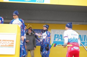 The Katusha riders play with snow! (380x)