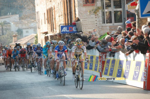 First crossing of the finish line in Tourrettes-sur-Loup: Tony Martin (HTC-Columbia) and Dimitri Champion (AG2R La Mondiale) (427x)