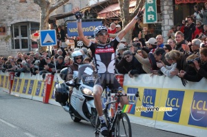 Xavier Tondo (Cervélo TestTeam) remporte l'étape à Tourrettes-sur-Loup (2) (364x)