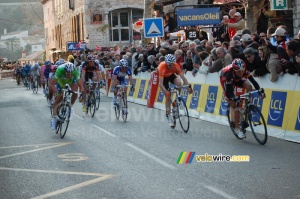 Sprint for the second place: Alejandro Valverde (Caisse d'Epargne) and Peter Sagan (Liquigas-Doimo) (431x)
