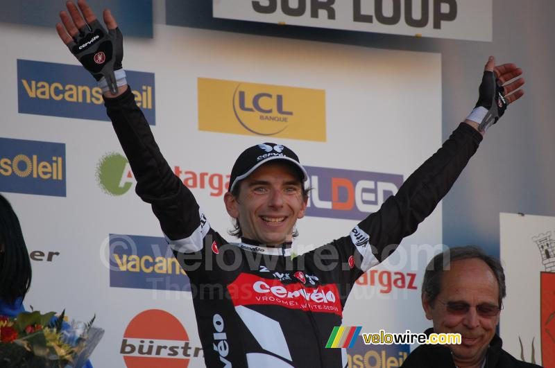 Xavier Tondo (Cervélo TestTeam) op het podium (2)