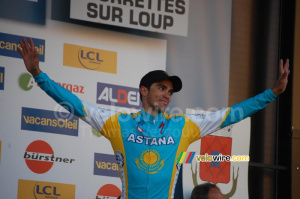 Alberto Contador (Astana) sur le podium à Tourrettes-sur-Loup (1) (350x)