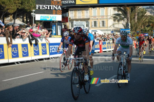 Alejandro Valverde (Caisse d'Epargne), Nicolas Roche (AG2R La Mondiale) & Joaquim Rodriguez (Team Katusha)Amaël Moinard (Cofidis) wint de sprint van Thomas Voeckler (Bbox Bouygues Telecom) (2) (247x)