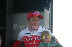 Amaël Moinard (Cofidis) and his son (250x)