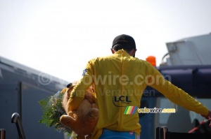 Alberto Contador (Astana) leaves with his lion (237x)