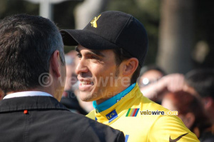Alberto Contador (Astana) en discussion avec Laurent Jalabert (1) (753x)