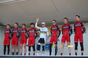 L'équipe BMC Racing Team avec Cadel Evans (620x)