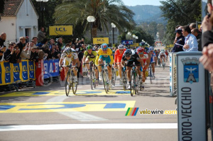 Russell Downing (Team Sky) remporte la deuxième étape devant Michael Albasini et Pierrick Fédrigo (2112x)