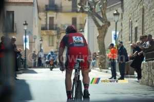 Florian Stalder (BMC Racing Team) dans le centre de Porto-Vecchio (2) (533x)