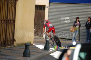 Florian Stalder (BMC Racing Team) dans le centre de Porto-Vecchio (4) (509x)