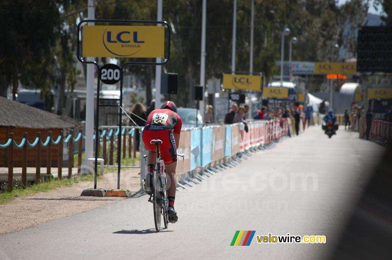 Florian Stalder (BMC Racing Team) op 200 meter van de finish