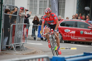 Fabian Cancellara (Team Saxo Bank) arrives in the Velodrome of Roubaix (2) (1332x)