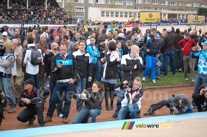 A big crowd in the center of the Velodrome