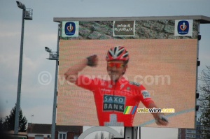 Fabian Cancellara (Team Saxo Bank) celebrates his victory (430x)