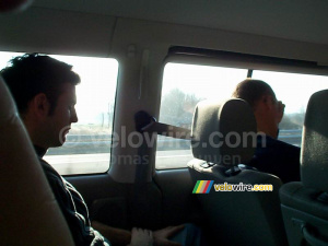 Bernard & Florent en train de dormir dans le taxi (196x)