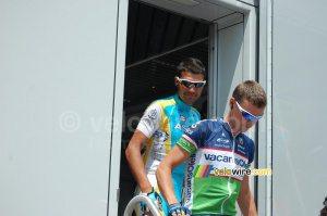 Oscar Pereiro (Astana) & Sergey Lagutin (Vacansoleil Pro Cycling Team) (432x)