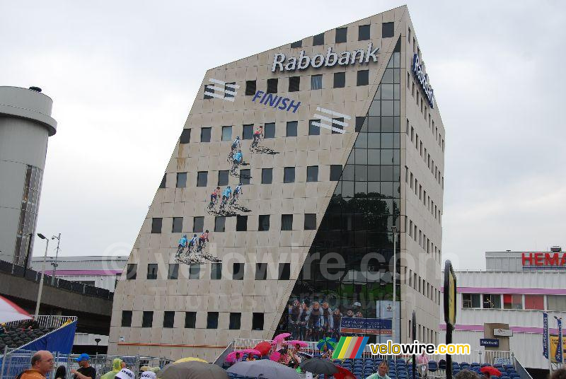 Cyclists on the Rabobank office