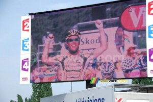 Mark Cavendish (HTC-Columbia) remporte l'étape (395x)