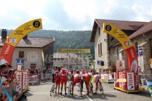 The Team Vittel at the stage start (648x)