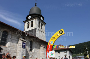 The start arch next to the church of Bois d'Amont (584x)