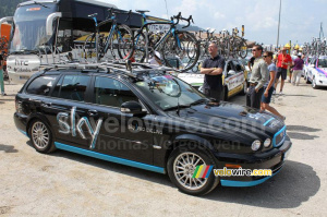 Team Sky's Jaguar (899x)