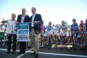 Le départ de Paris-Tours 2010 à La Loupe (704x)
