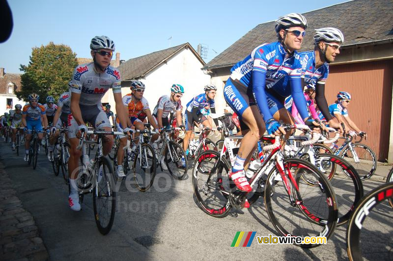 Tom Boonen & Wouter Weylandt (Quick Step) at the start