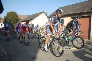 Jonas Jorgensen (Saxo Bank), Bradley Wiggins (Team Sky) & Samuel Dumoulin (Cofidis) at the start (442x)