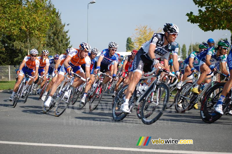 Het peloton in Vendôme (2)