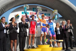 Le podium de Paris-Tours 2010 : Oscar Freire, Angelo Furlan & Gert Steegmans (2) (530x)