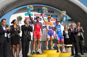 Le podium de Paris-Tours 2010 : Oscar Freire, Angelo Furlan & Gert Steegmans (2) (901x)