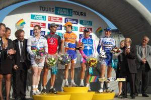 Le podium de Paris-Tours 2010 - elite, espoirs & km Paris-Tours (721x)