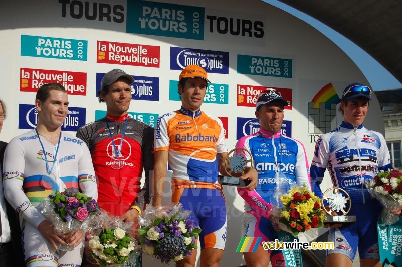 The Paris-Tours 2010 podium - elite, espoirs & km Paris-Tours (2)