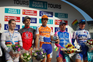 Le podium de Paris-Tours 2010 - elite, espoirs & km Paris-Tours (2) (615x)