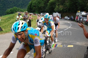 Daniel Navarro & Alberto Contador (Astana) & Andy Schleck (Team Saxo Bank) (2) (577x)