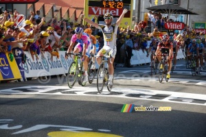 Mark Cavendish (HTC-Columbia) wins the stage (3) (337x)