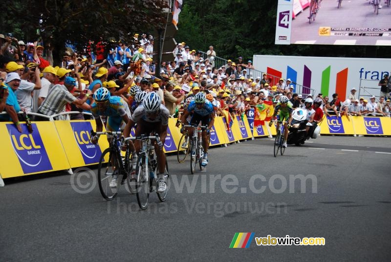 Sprint Alberto Contador (Astana), Lloyd Mondory (AG2R La Mondiale), ...