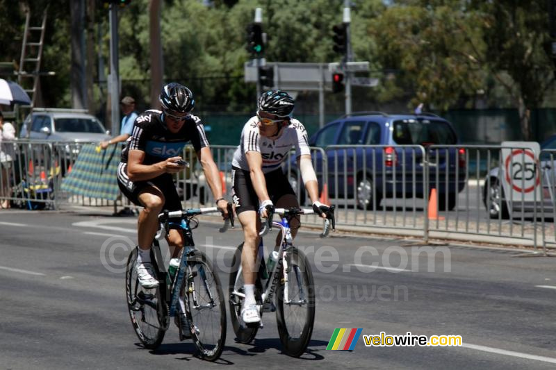 Geraint Thomas & Mathew Hayman phoning home (Team Sky)