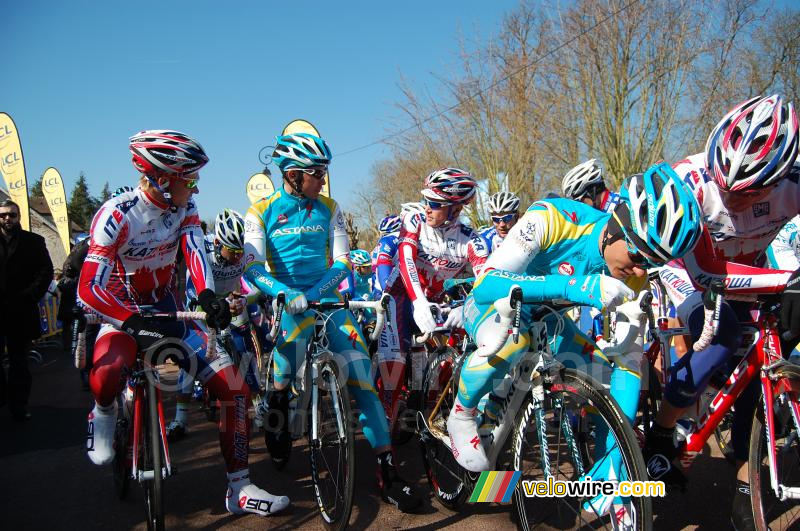 Alexandre Vinokourov (Astana) maakt zich klaar voor de start