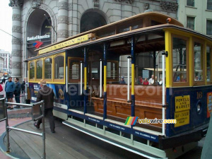 [San Francisco] - Le cable car changeant de direction à Powell Street (705x)