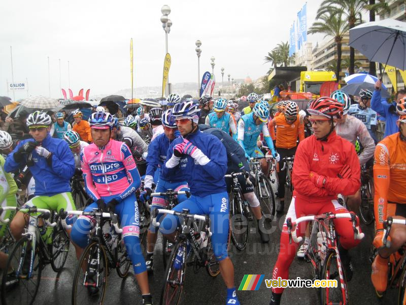 Rain jackets at the start in Nice