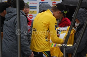 Tony Martin (HTC-Highroad) signs some yellow jerseys (586x)