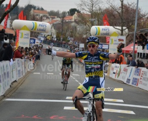 Lieuwe Westra (Vacansoleil-DCM Pro Cycling Team) wins the Classic Loire Atlantique 2011 (2) (801x)