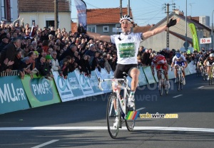 Thomas Voeckler (Team Europcar) remporte Cholet-Pays de Loire 2011 (1163x)
