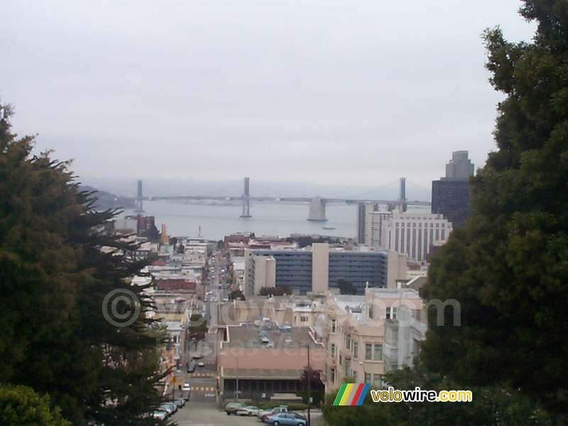 [San Francisco] - La ville avec le Bay Bridge en arrière-plan