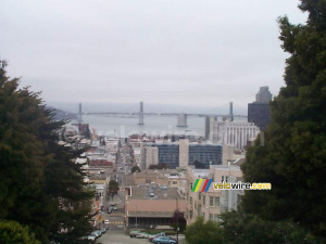 [San Francisco] - La ville avec le Bay Bridge en arrière-plan (538x)