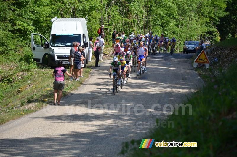 Le peloton au Col des Fosses